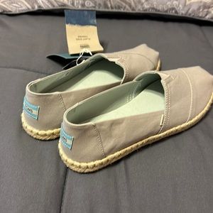 Womens TOMS. Grey canvas
